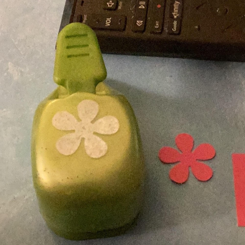 Flower paper punch